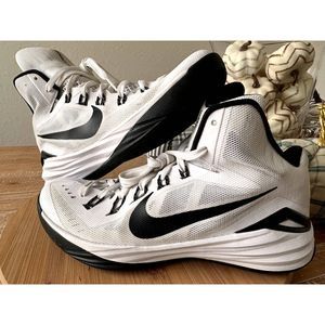 Nike Hyperdunk Basketball Shoes Women Size 10/42